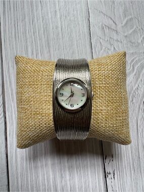 FMD Vintage Silver Tone Textured Cuff Bangle Watch Mother of Pearl Rhinestone